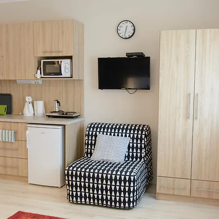 Sziriusz Apartmanhaz גיולה