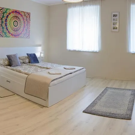 Sziriusz Apartmanhaz *