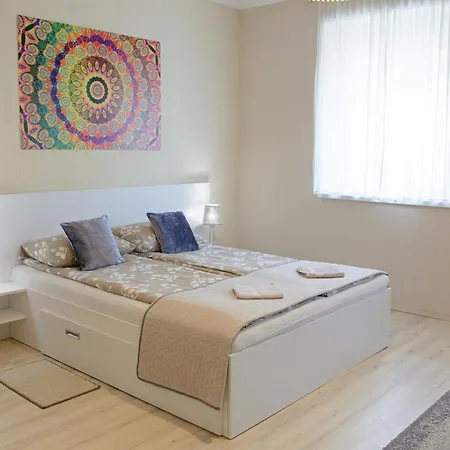 Sziriusz Apartmanhaz Apartmán *